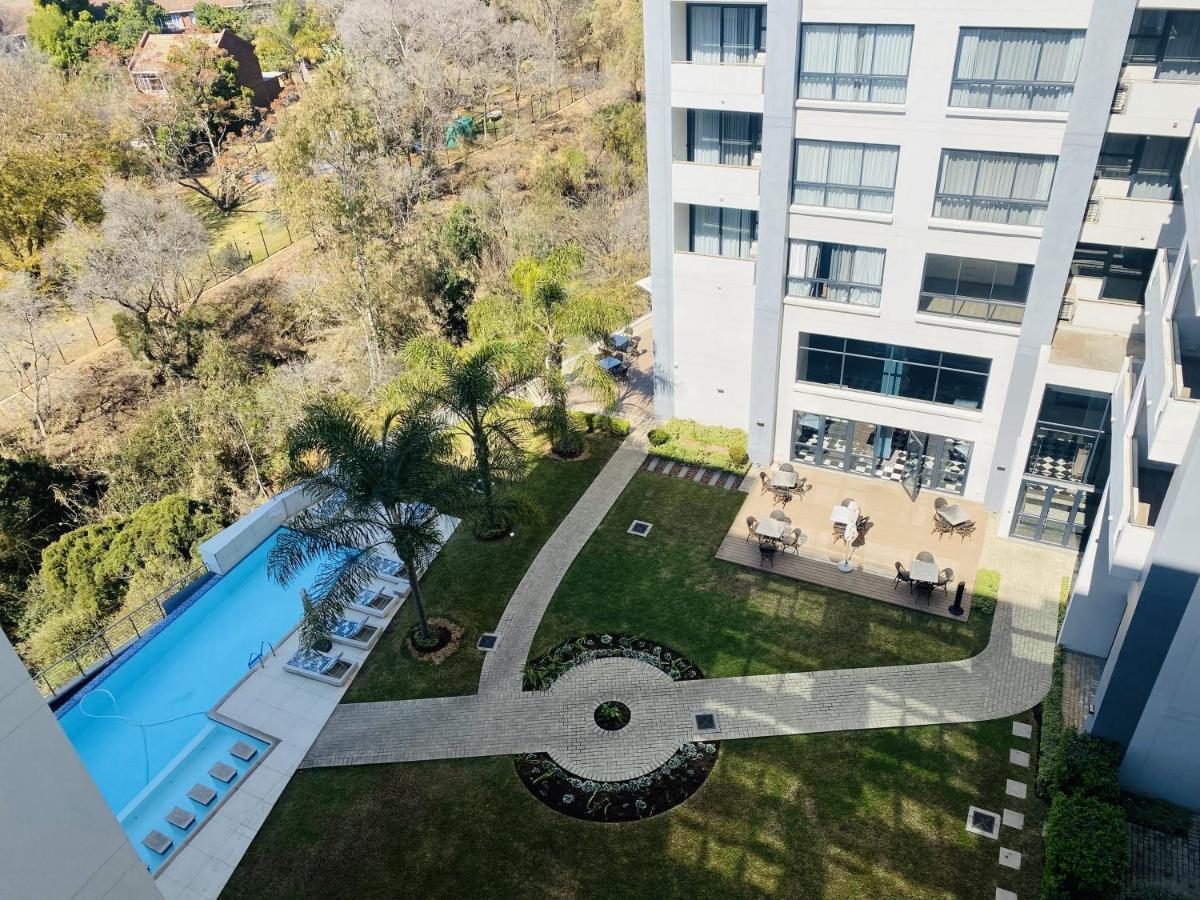 Stay Menlyn Pretoria Bagian luar foto