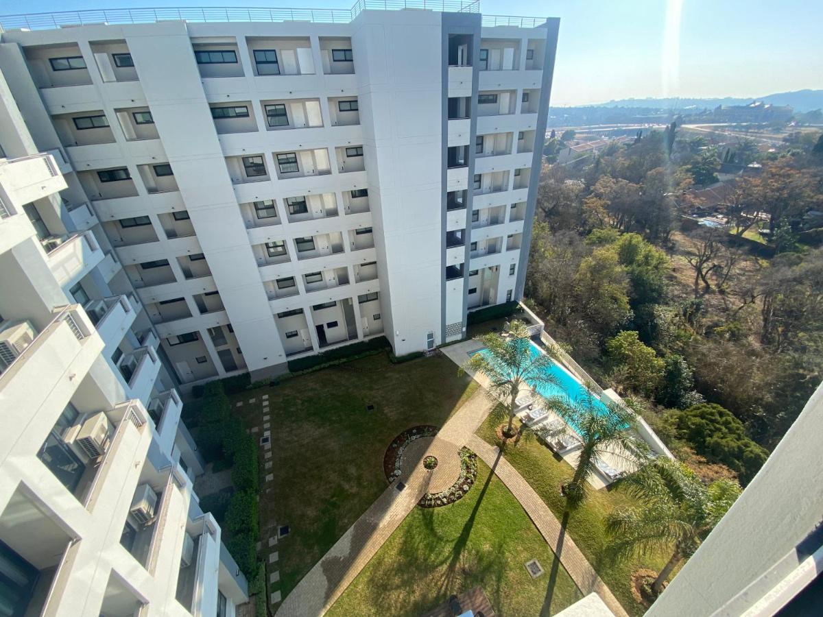Stay Menlyn Pretoria Bagian luar foto