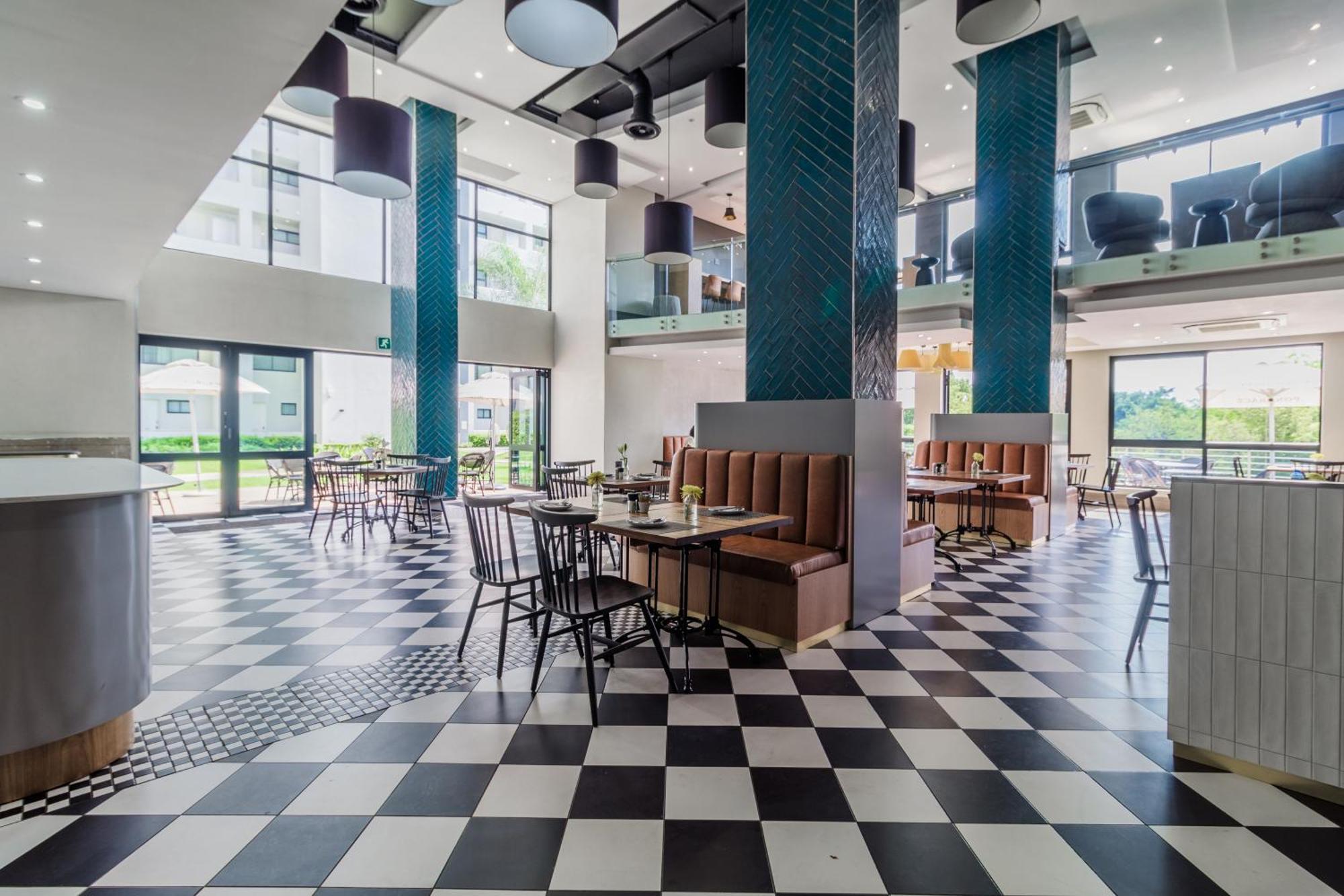 Stay Menlyn Pretoria Bagian luar foto