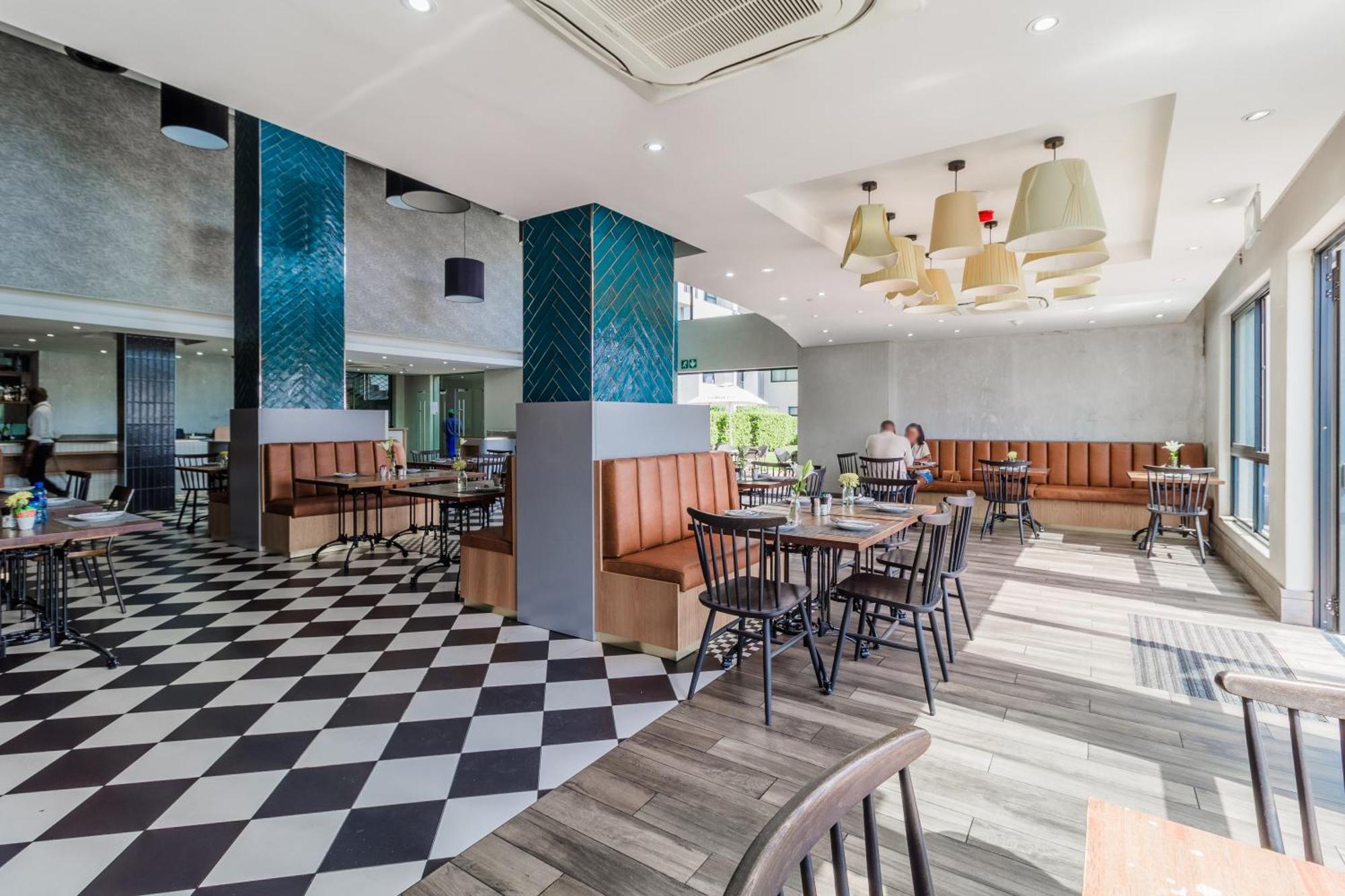 Stay Menlyn Pretoria Bagian luar foto