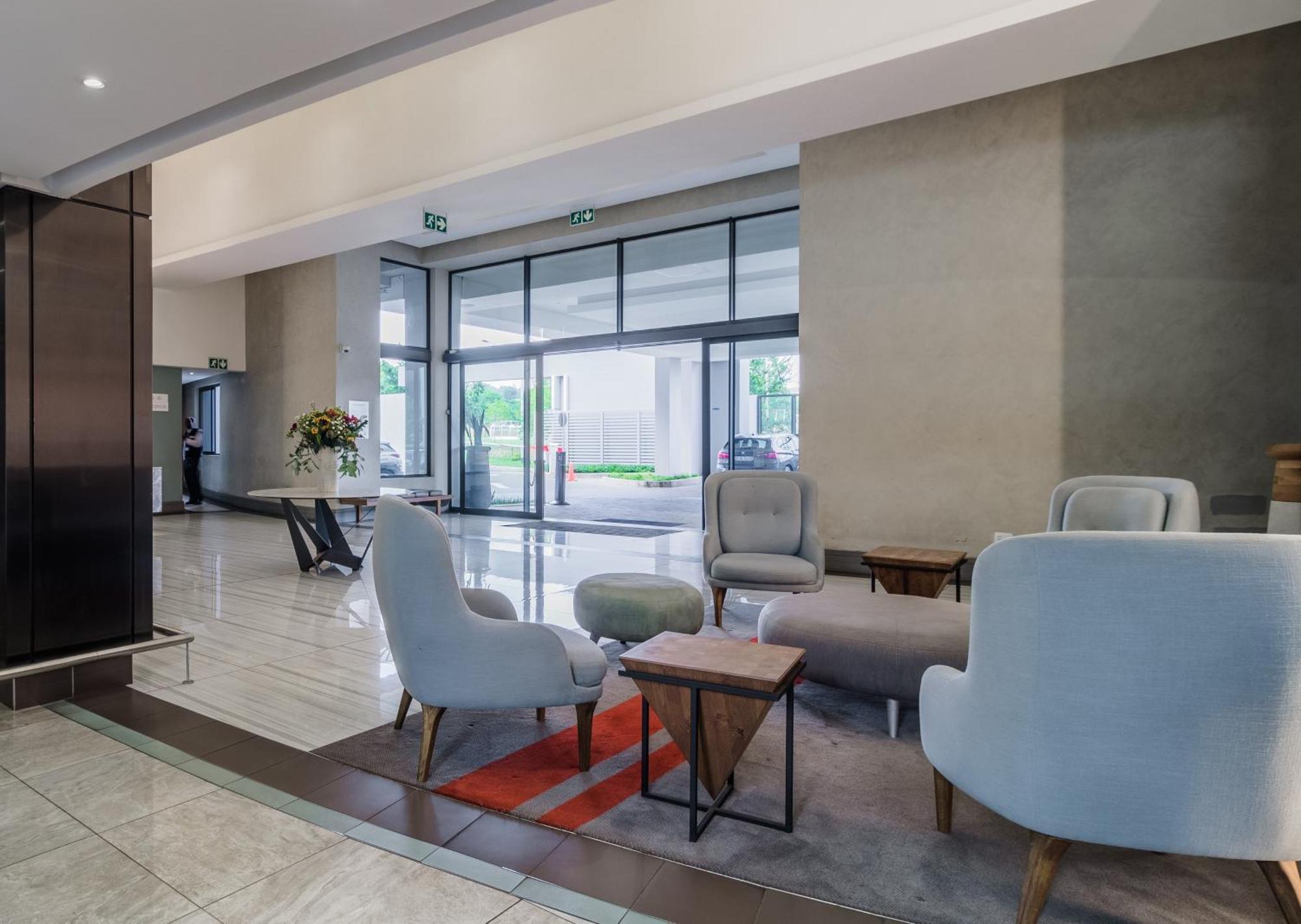 Stay Menlyn Pretoria Bagian luar foto